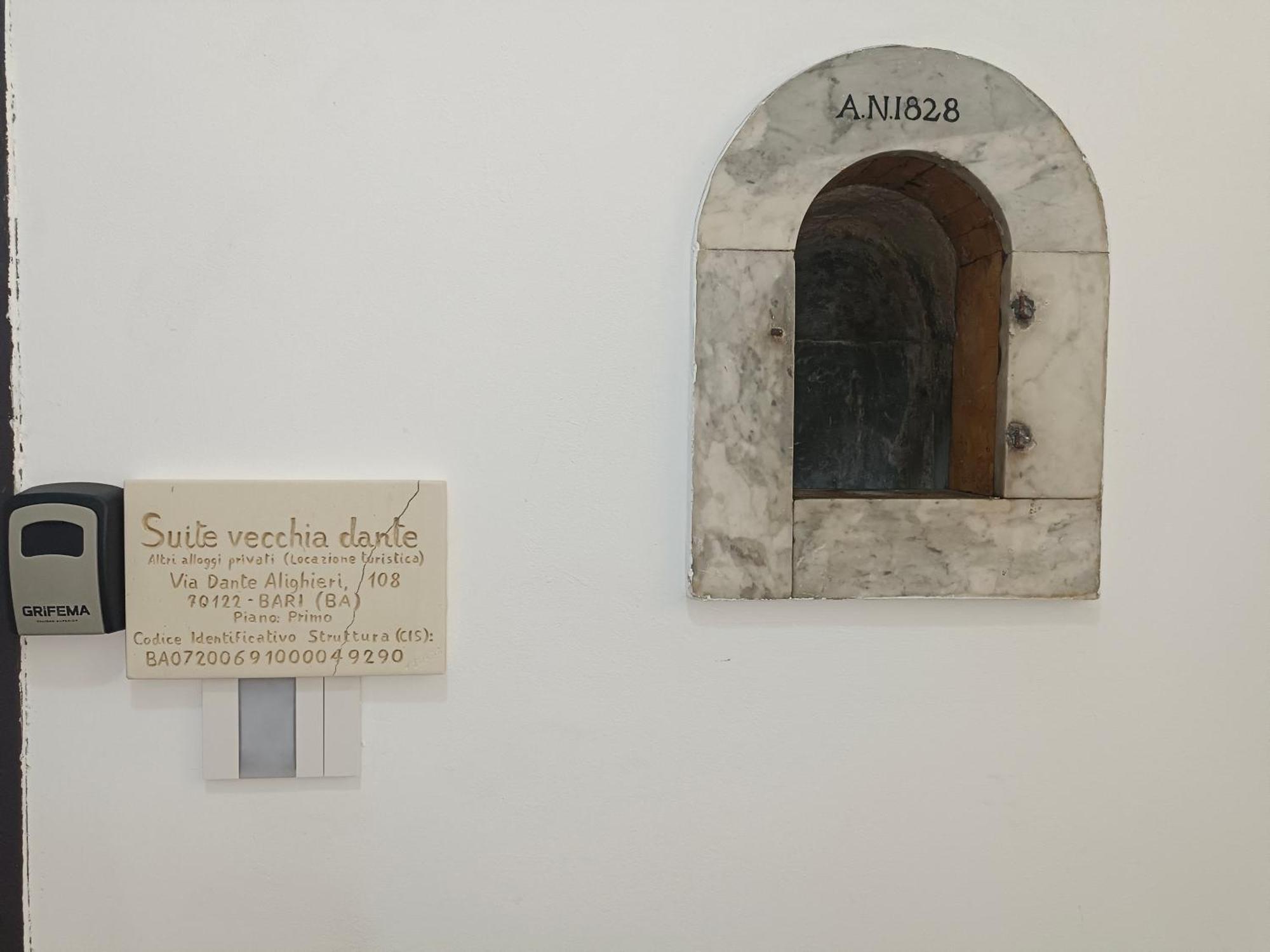 Suite Vecchia Dante Bari Exterior foto